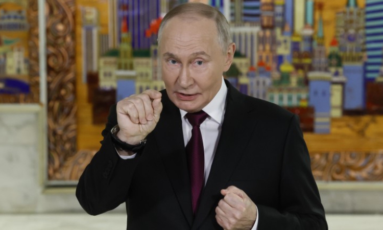 Путин заплаши да „отреже Украйна от морето“ в отговор на атаките срещу руски танкери